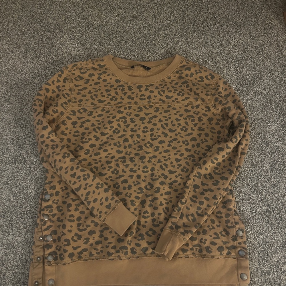 Abercrombie & Fitch Cheetah Print Crew Neck Sweater